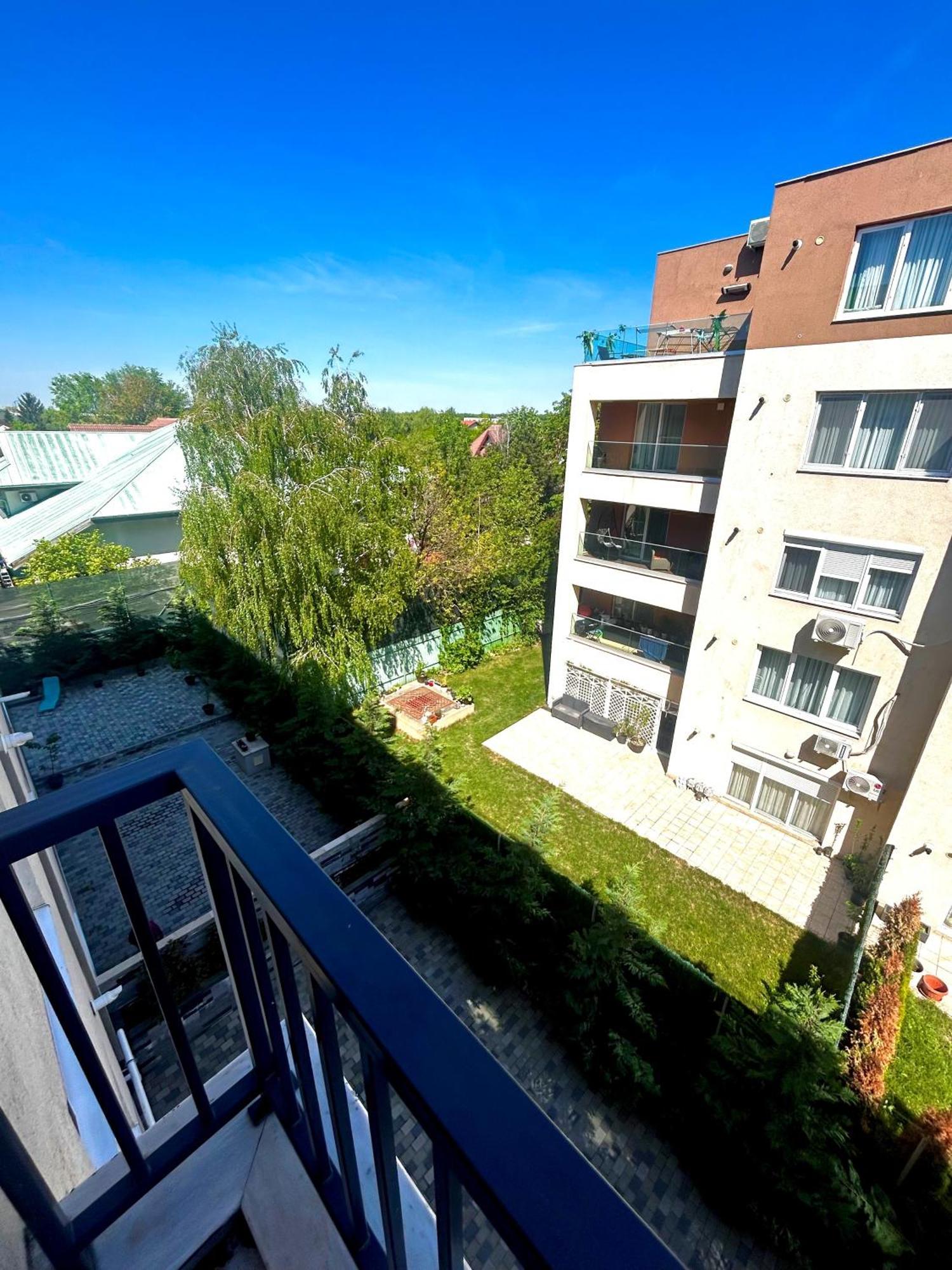 Appartement Rose 4 Elegant In Pipera With Underground Parking & Self Check In